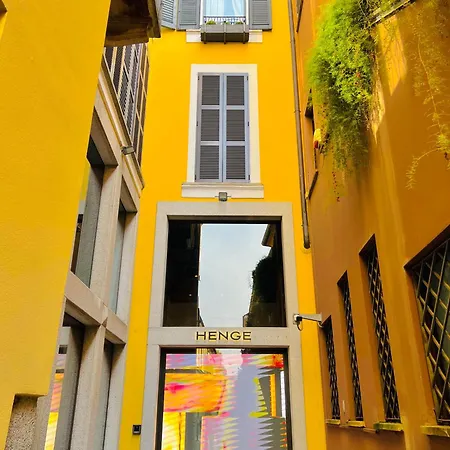Design On 2 Floors Via Della Spiga *