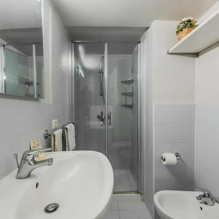 Easytopstay - Porta Garibaldi Antique Charm