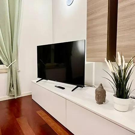 Station, 4-bed With Terrace Apartment *