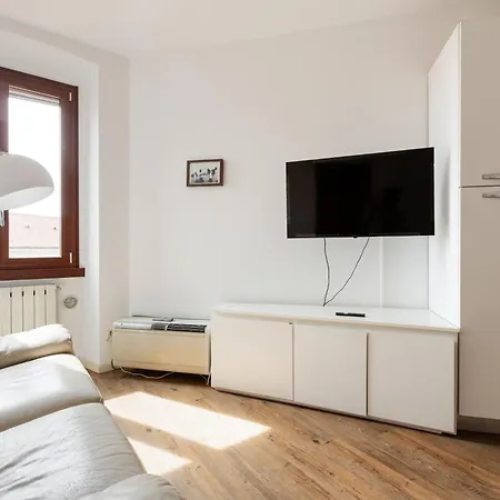 Guesthost - Darsena Navigli - Porta Genova M2 米兰