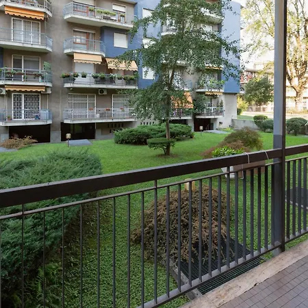 Guesthost - M1 Gambara Balcony *