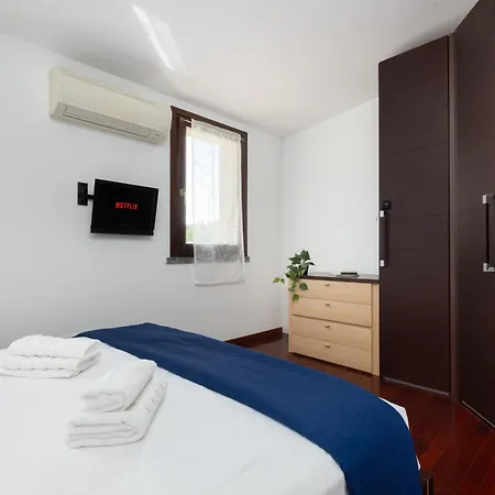 Tram Sotto Casa - In Duomo In Un Attimo *