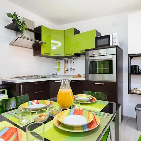 Tram Sotto Casa - In Duomo In Un Attimo * Milano