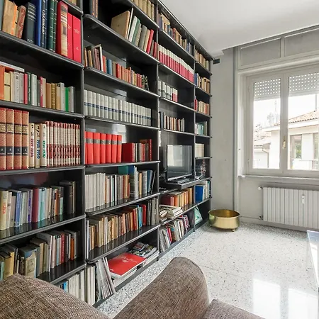 Homycare Stylish With Jacuzzi & Balcony Steps From Duomo