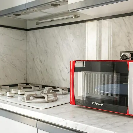 Homycare Stylish With Jacuzzi & Balcony Steps From Duomo Appartement Milan