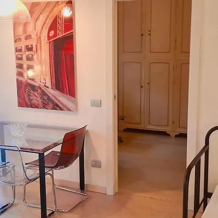 Guesthost - Piazzale Susa Bright Flat Con Veranda * מילאנו
