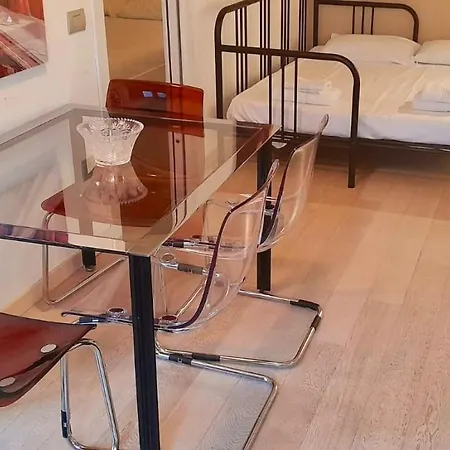 Guesthost - Piazzale Susa Bright Flat Con Veranda דירה
