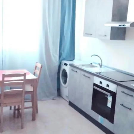 Apartman Flats With Parking In City Close To The Red Metro Milánó