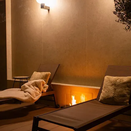 Modigliani Terrace Jacuzzi Golden House *