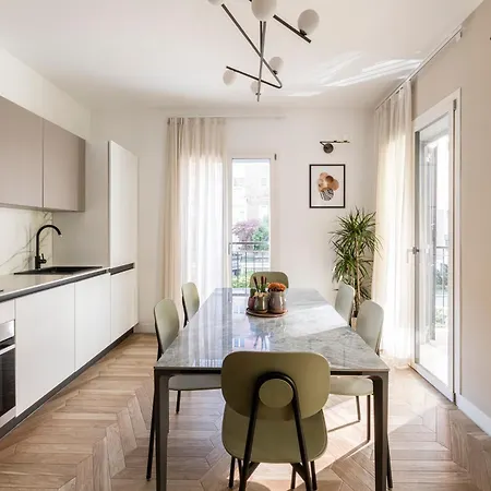 Modigliani Terrace Jacuzzi Golden House *