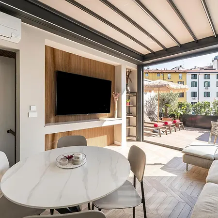 Modigliani Terrace Jacuzzi Golden House Apartment *