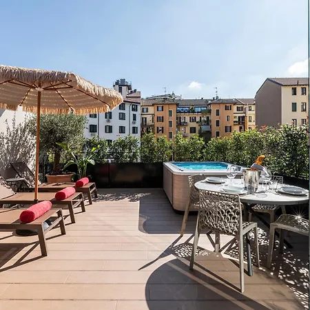 Modigliani Terrace Jacuzzi Golden House Milan
