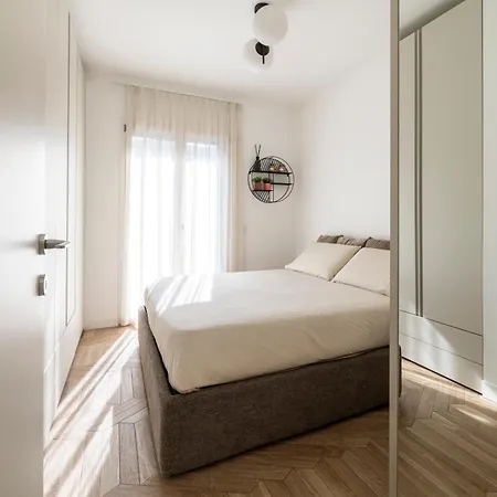 Modigliani Terrace Jacuzzi Golden House Milan