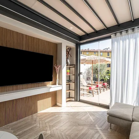 Modigliani Terrace Jacuzzi Golden House Apartman *