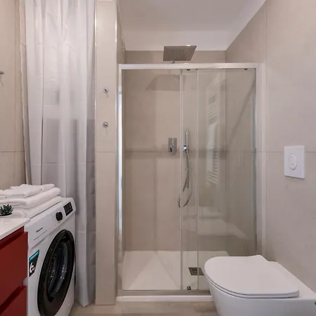 Caracciolo, 28 - Ampio Per 5, Posizione Perfetta Milano