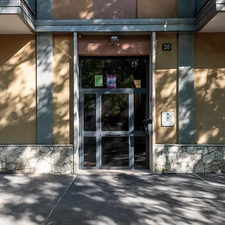 Caracciolo, 28 - Ampio Per 5, Posizione Perfetta