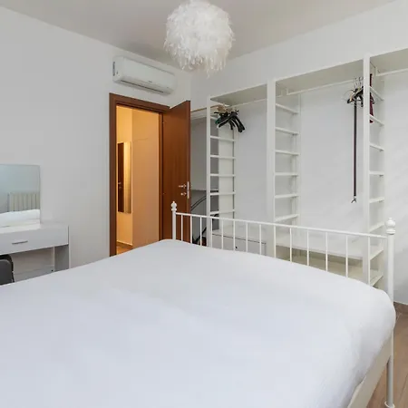 Apartment I Host - Binda 20 *