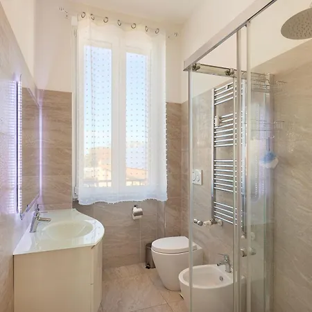 Apartment Flat 50m Station! *