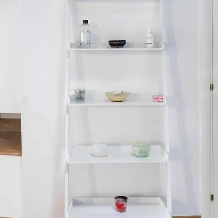 Apartman Ampia Mansarda Con Travi A Vista In Zona Isola *