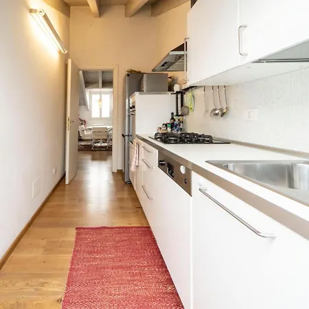 Ampia Mansarda Con Travi A Vista In Zona Isola Apartman Milánó
