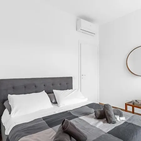 X4-self Check-in-m2 Famagosta-ac Milano