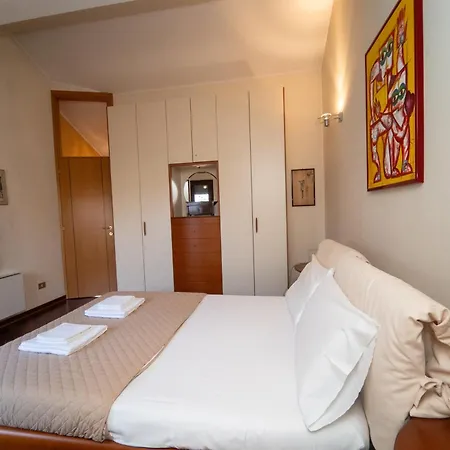 Daire Penthouse Isola, A Few Steps From Offices Cortina 26