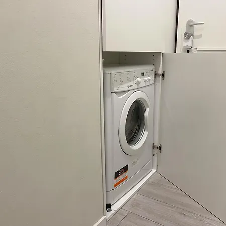 Woods - Self Check-in, Design District Apartament