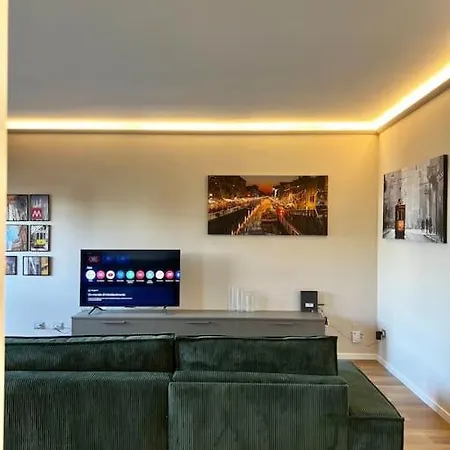 Stadio Fiera Ampio E Luminoso Con Balcone Apartman Milánó