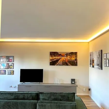 Stadio Fiera Ampio E Luminoso Con Balcone Apartman Milánó