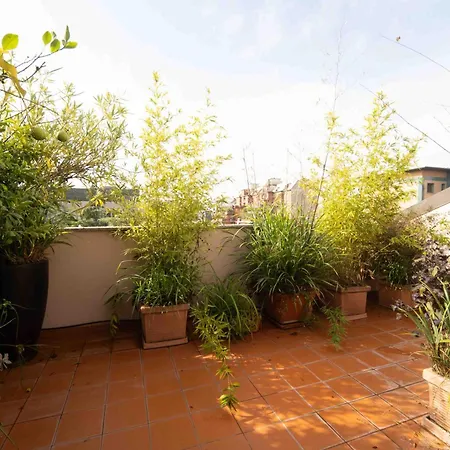 Daire Penthouse Isola, A Few Steps From Offices Cortina 26 *