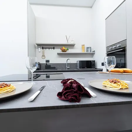 Apartman Designed In Center Gae Aulenti Area With Ac, Wifi And Subway Airport Connected Steps From Station *