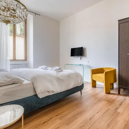 Via Melzo 16 4 Pax *