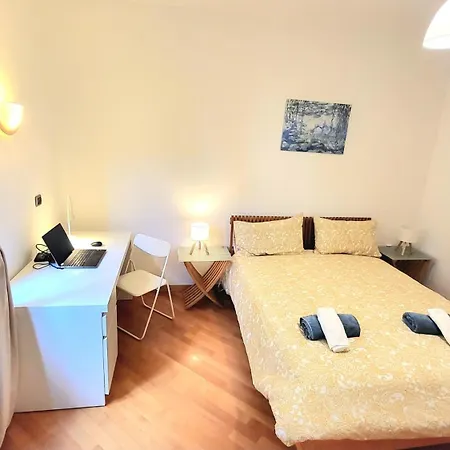 Lux Retreat 3room Near Fashion District Wifi&netflx דירה מילאנו
