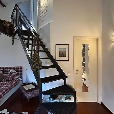 Casa Tiare, Artsy Zona Brera Moscova Apartment *