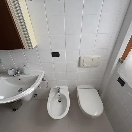 Spazio Breda - Free Parking, Private Garage, Metro M1, Balcony, 4 Guests Lägenhet *