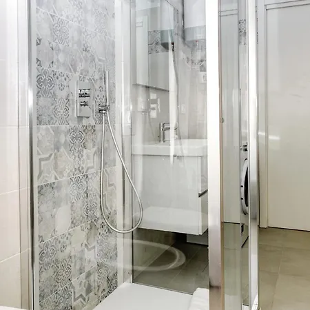 Joivy Charming 2br Flat Near Citylife Apartman *