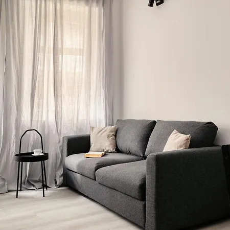 Apartman Joivy Charming 2br Flat Near Citylife