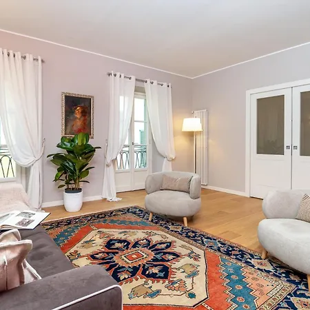 Luxurious & Spacious Flats In Duomo *