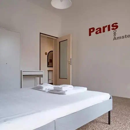 Spacious And Bright Close To Fiera And San Siro Apartament