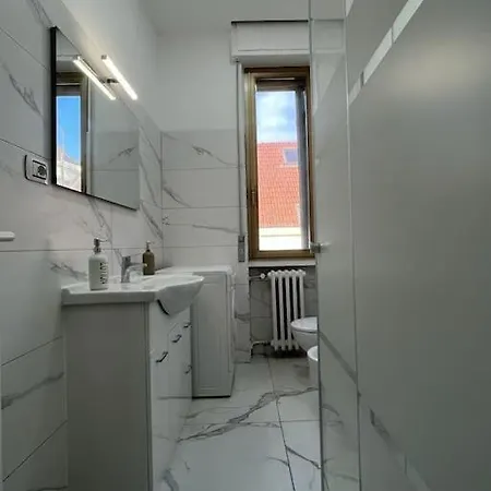Spacious And Bright Close To Fiera And San Siro Apartament *