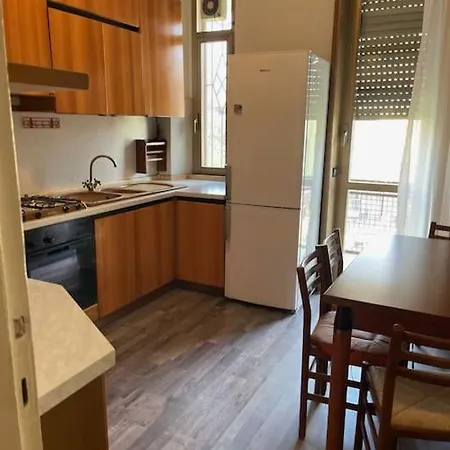 Spacious And Bright Close To Fiera And San Siro Mediolan