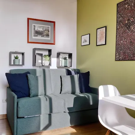 Apartament View, Elegant In Milan's Rooftops