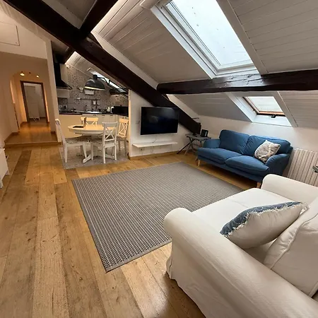 펜션 Attico Luminoso Vicino Stazione