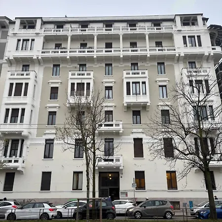 בית הארחה Enjoy Skyline 4*