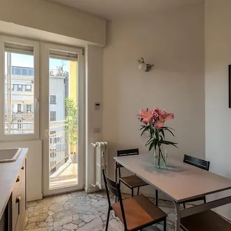 Station-duomo - 3 Bedrooms With Jacuzzi Lägenhet Milano
