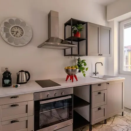Station-duomo - 3 Bedrooms With Jacuzzi Lägenhet Milano