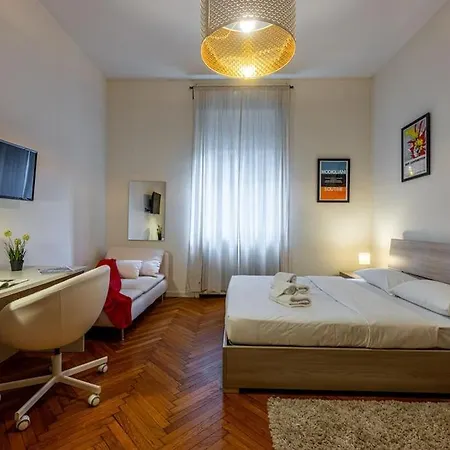 Daire 4 Bedrooms, 10 Guests, 250sqm, Terrace, 5mn Duomo Milano