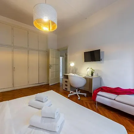 Daire 4 Bedrooms, 10 Guests, 250sqm, Terrace, 5mn Duomo Milano