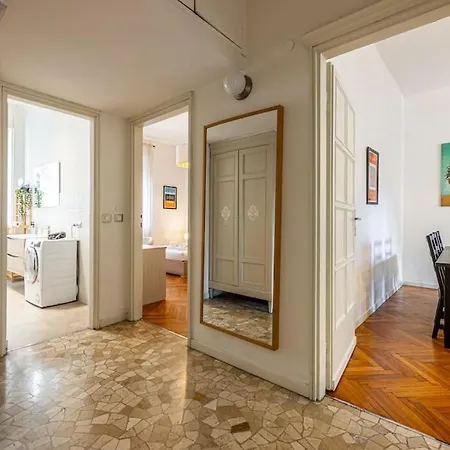 4 Bedrooms, 10 Guests, 250sqm, Terrace, 5mn Duomo * Milano