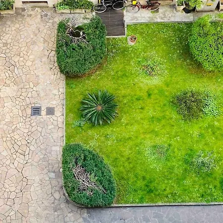 Artistic 2-bedroom Apartment Milan